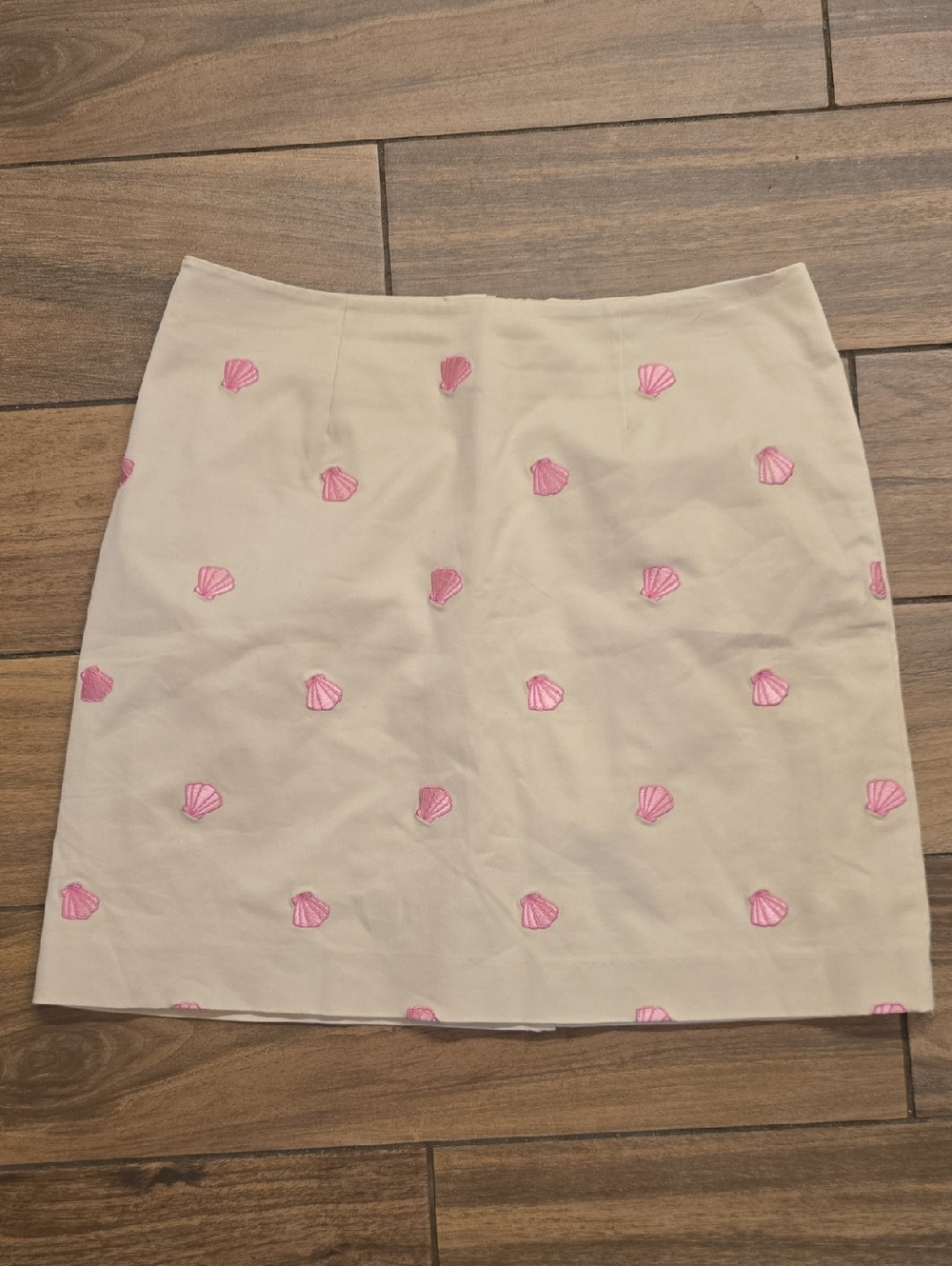 Lilly Pulitzer Cream Mini Skirt with Pink Shell Motif Size 4